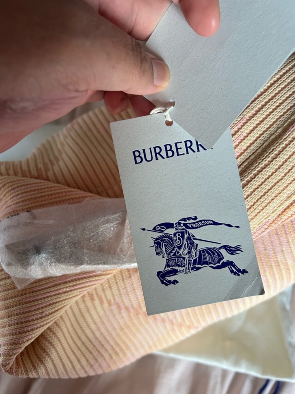 Burberry SHERBET  Pink Cream Knit Shoulder Bag - Picture 8 of 9